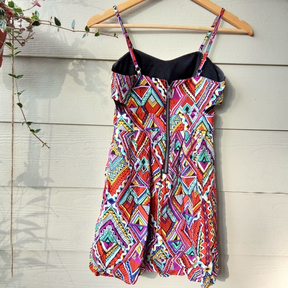 Material Girl Aztec Geometric Cut Out Tunic Top XS - Picture 2 of 7